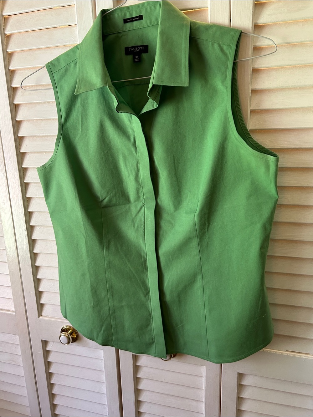 Talbots Green Sleeveless Button-Front Collared Shell. Size 8 petite.